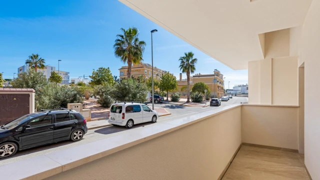 Новый пентхаус с бассейном в городе Бенихофар