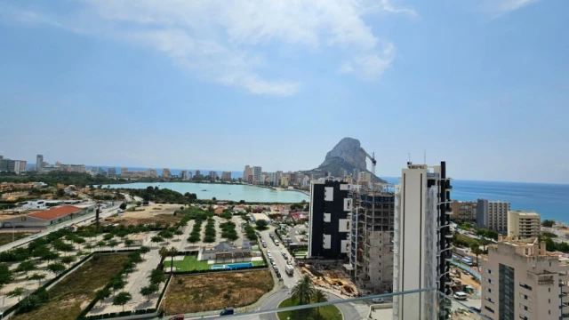Пентхаус с видом на море в жилом комплексе в Кальпе 