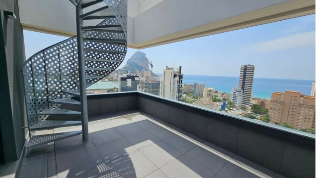 Пентхаус с видом на море в жилом комплексе в Кальпе 