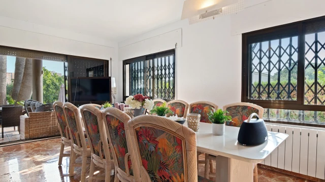 Вилла в эксклюзивной урбанизации в Деэса де Кампоамор