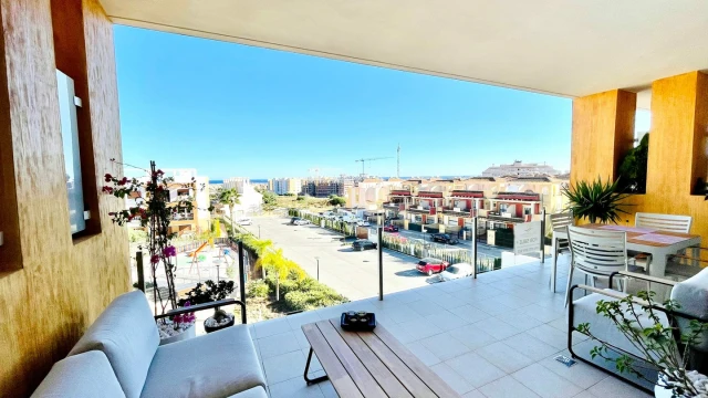 Комфортабельные апартаменты в современном стиле с видом на море в Villamartin