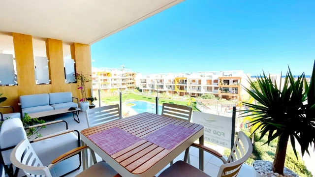 Комфортабельные апартаменты в современном стиле с видом на море в Villamartin