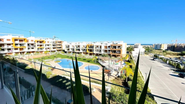 Комфортабельные апартаменты в современном стиле с видом на море в Villamartin