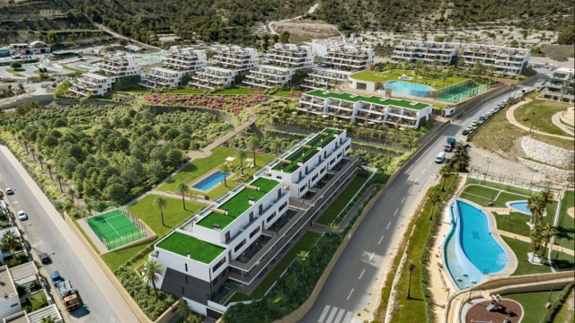 Апартаменты с видом на море в жилом комплексе в Финестрате