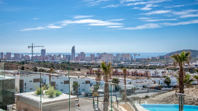 Апартаменты в современном стиле в жилом комплексе от застройщика в Финестрате