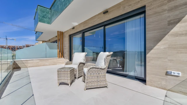 Апартаменты в современном стиле в жилом комплексе от застройщика в Финестрате