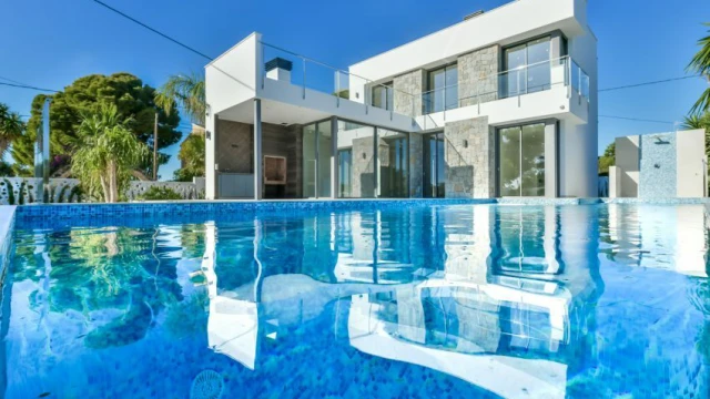 Шикарная вилла с видом на море в городе Кальпе