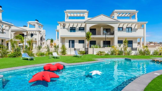 Новая квартира с собственным участком в Ciudad Quesada