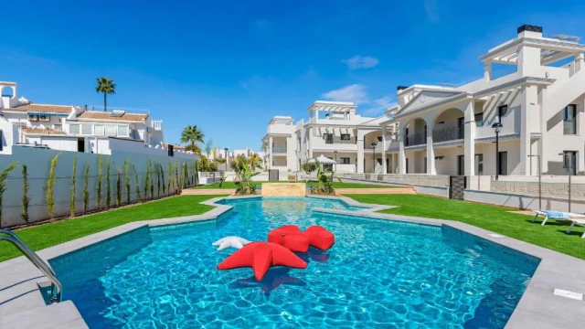 Новая квартира с собственным участком в Ciudad Quesada