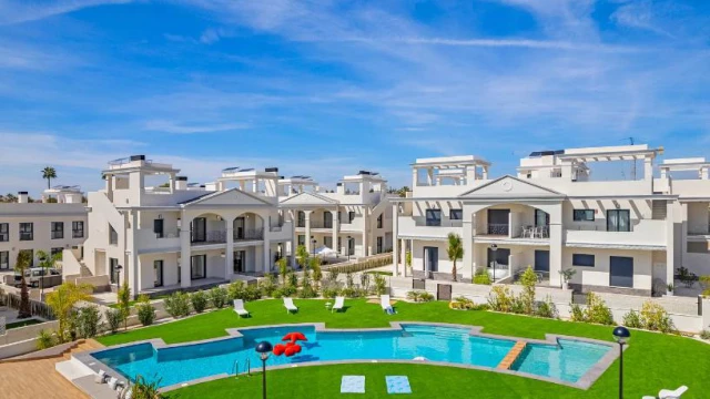 Новая квартира с собственным участком в Ciudad Quesada