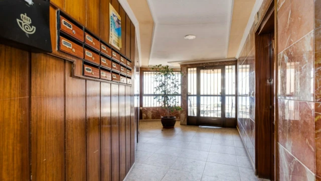 Апартаменты с тремя спальнями на берегу моря в городе Торревьеха