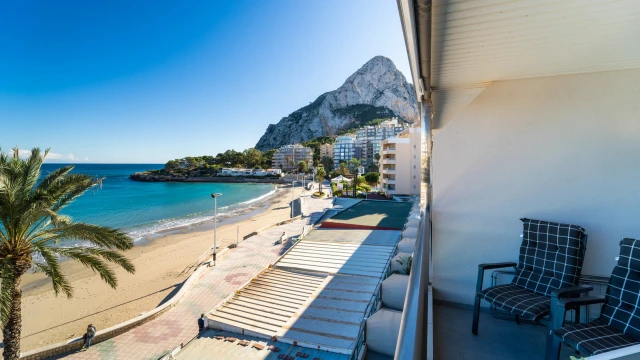 Апартаменты с двумя спальнями на берегу моря в городе Кальпе