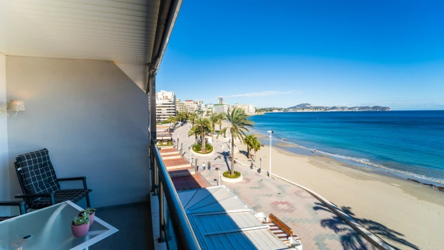 Апартаменты с двумя спальнями на берегу моря в городе Кальпе