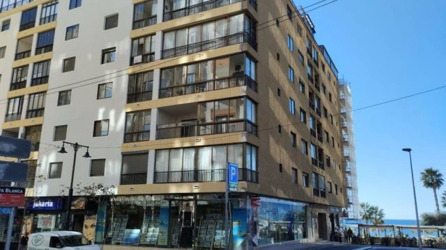 Квартира с двумя спальнями на берегу моря в городе Кальпе