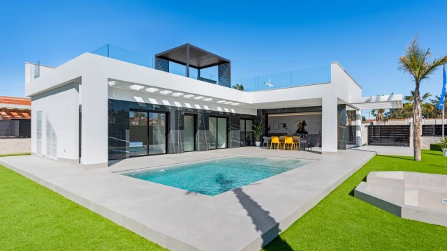 Новая вилла в эксклюзивном районе Ла Финка Гольф