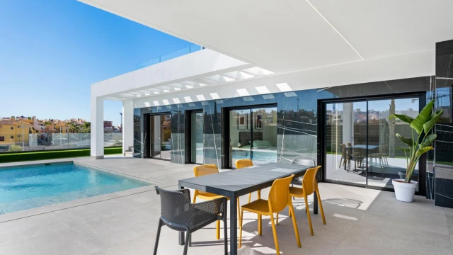 Новая вилла в эксклюзивном районе Ла Финка Гольф