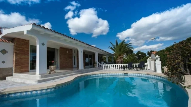 Комфортабельная вилла в средиземноморском стиле в La Nucia