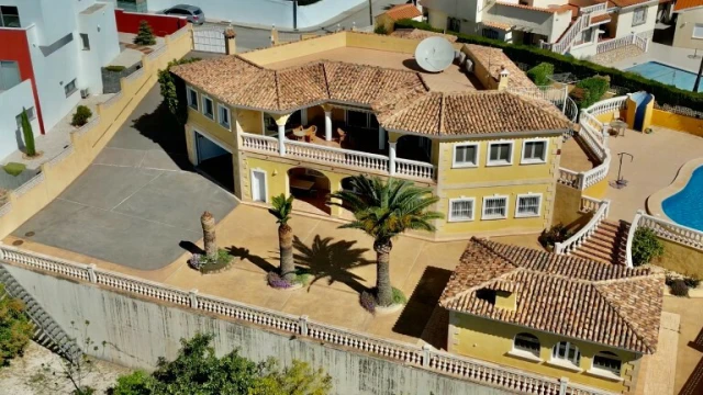 Вилла на большом участке в La Nucia