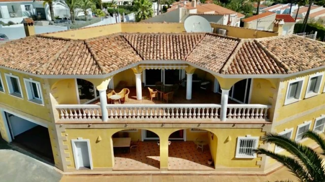 Вилла на большом участке в La Nucia