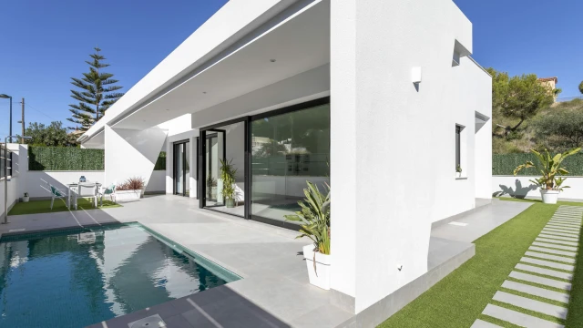 Новая вилла рядом с полем для гольфа в городе Pinar de Campoverde