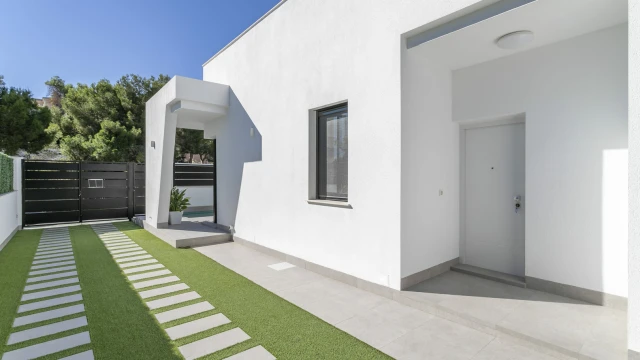 Новая вилла рядом с полем для гольфа в городе Pinar de Campoverde