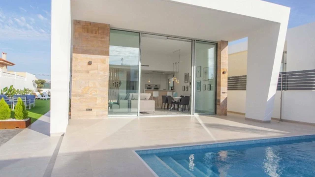 Wygodna willa w popularnej okolicy w Torrevieja