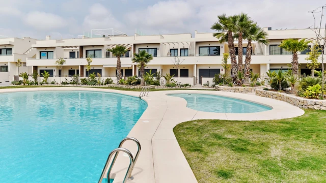 Новое бунгало с садом в 150 метрах от моря