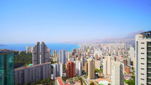 Апартаменты на берегу Средиземного моря в городе Бенидорм