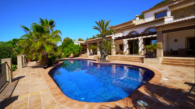 Exclusive two-storey villa in the city of Altea - 19