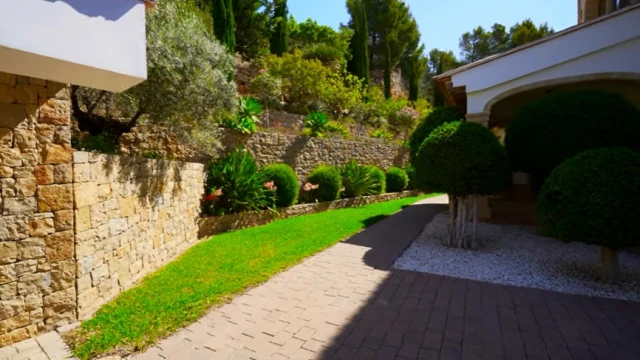 Роскошная вилла на берегу моря в городе Хавеа