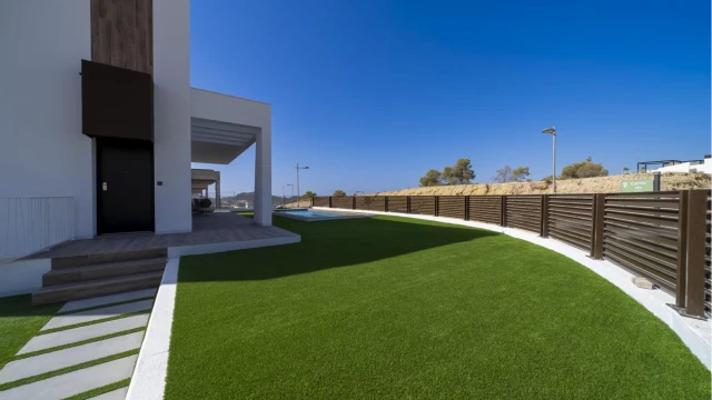 Комфортабельная вилла на берегу моря в городе Финестрат