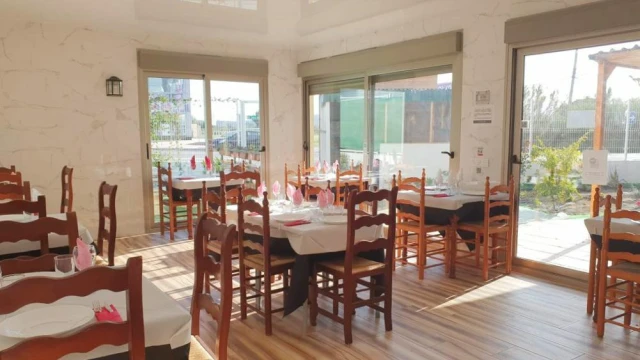 Большое коммерческое помещение в Альморади