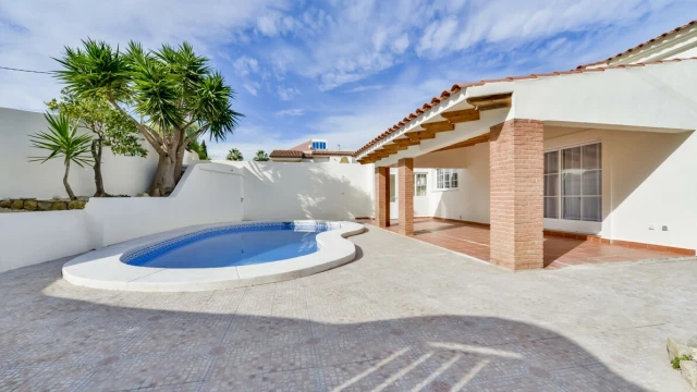 Casa adosada en Alfaz del Pi