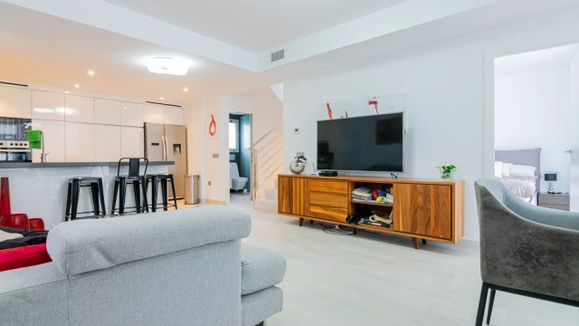 Великолепная вилла в районе Балкон-де-Финестрат