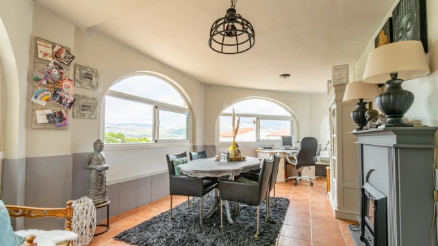 Дом с рестораном в Ла Нусии