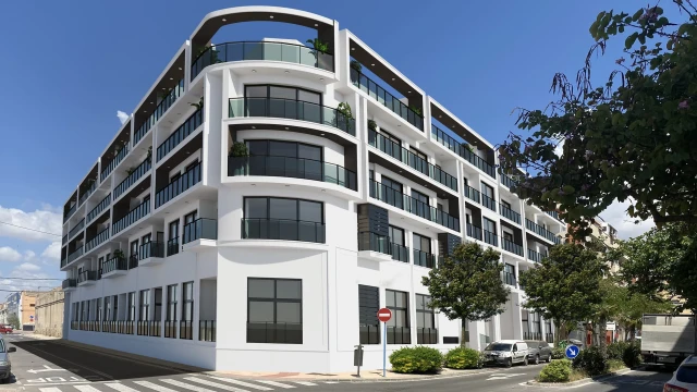 Комфортабельные апартаменты с тремя спальнями на берегу моря в Аликанте