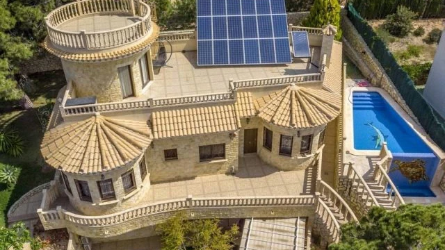 Шикарная вилла на берегу моря в городе Campoamor