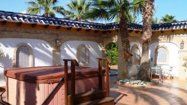 Вилла в средиземноморском стиле у моря в Cabo Roig