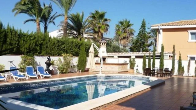 Вилла в средиземноморском стиле у моря в Cabo Roig