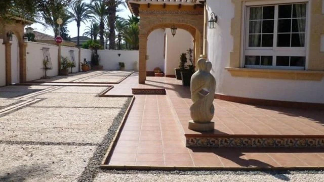 Вилла в средиземноморском стиле у моря в Cabo Roig