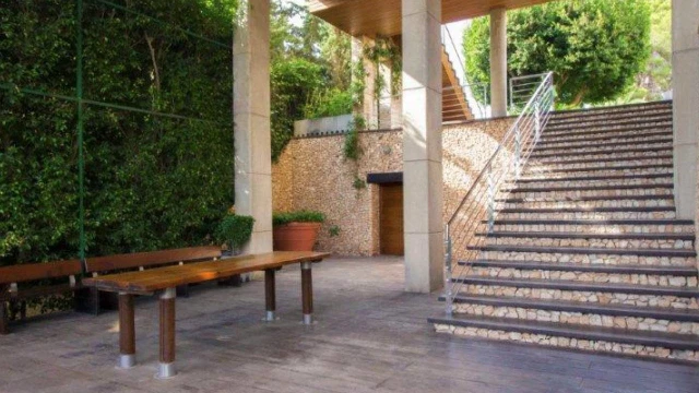 Большая вилла на берегу моря в городе Campoamor