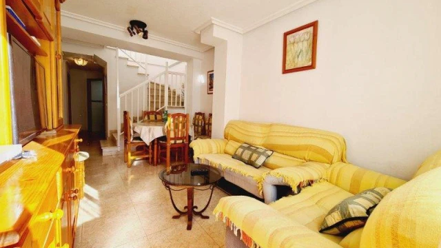 Двухуровневый пентхаус с видом на море в центре Ла Мата