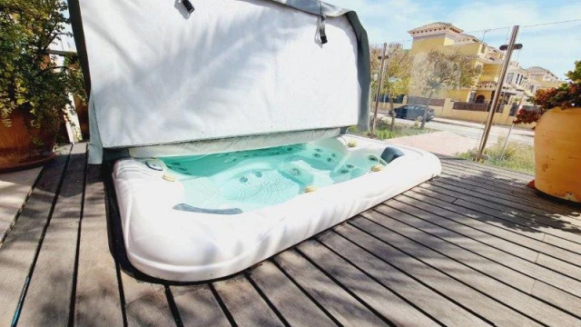 Двухэтажный дуплекс с видом на море в лучшем районе Агуас-Нуэвас