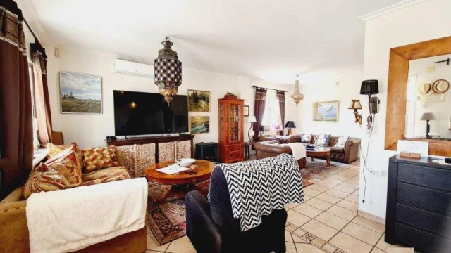 Двухэтажный дуплекс с видом на море в лучшем районе Агуас-Нуэвас