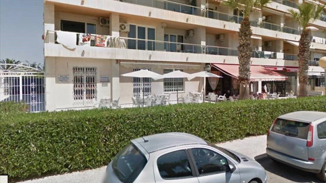 Коммерческое помещение в нескольких метрах от набережной в Ориуэла Коста