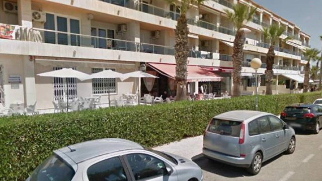 Коммерческое помещение в нескольких метрах от набережной в Ориуэла Коста