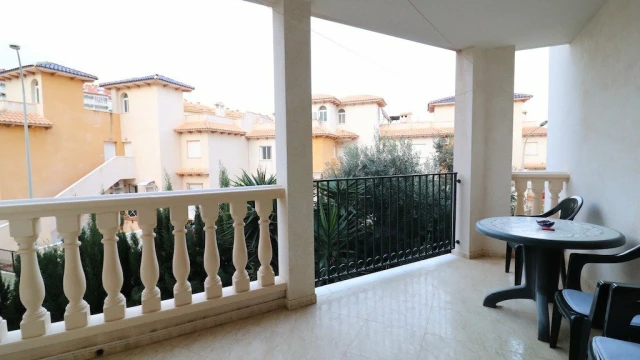 Просторная квартира в районе Деэса де Кампоамор