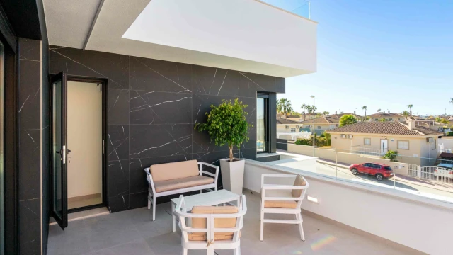 Современная вилла от застройщика в городе Бенихофар