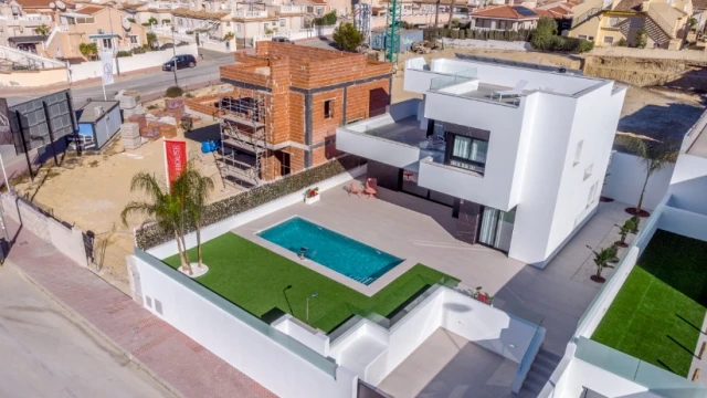 Современная вилла от застройщика в городе Бенихофар