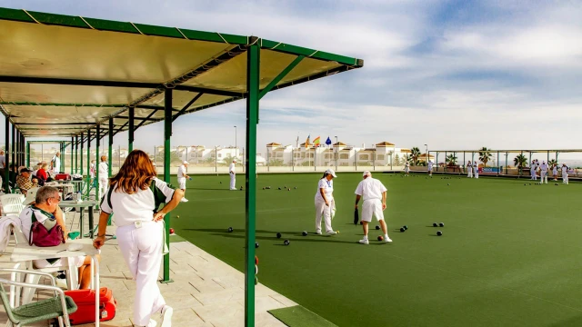 Новое бунгало на нижнем этаже с садом в San Miguel de las Salinas
